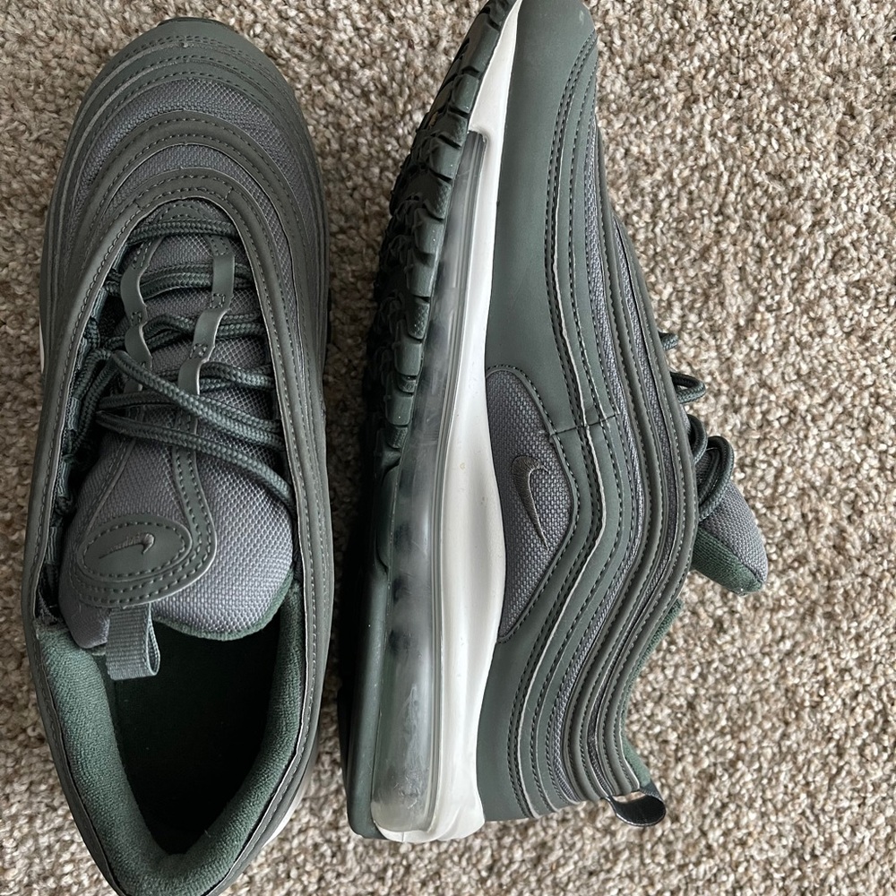 Nike Air Max 97 Youth Size 7 (Fits Women’s 8.5)